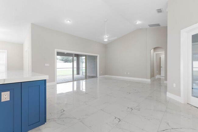 Building Photo - 12 Wheeler Ln