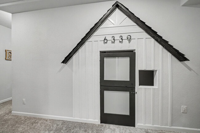 Building Photo - 6339 Knapp Dr