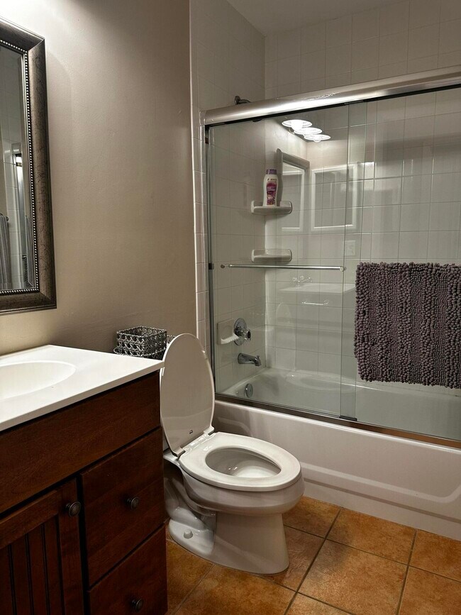 Building Photo - 2543 Bedford Mews Dr