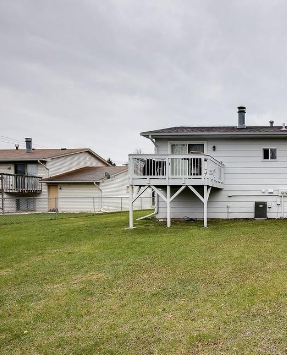 Building Photo - 8451 Rhode Island Dr N