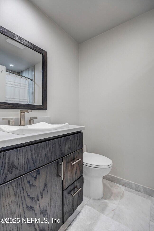 Building Photo - 810 Spinnakers Reach Dr