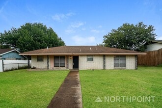 Building Photo - 3 BR/2BA | Newly Renovated Single Family Home | Large utility Room | In Dallas!