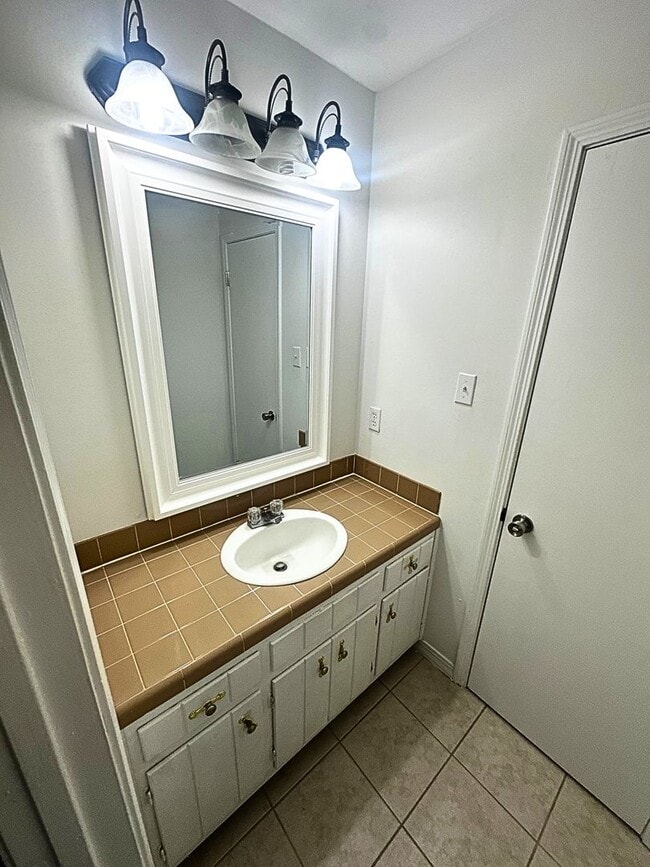 Building Photo - Fisherman's Delight