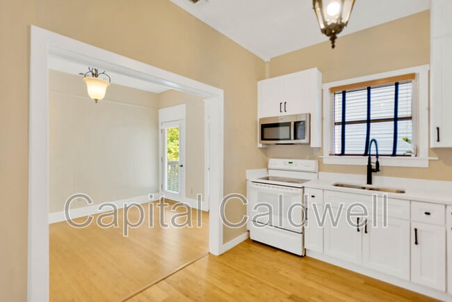 Building Photo - 911 S Rome Ave