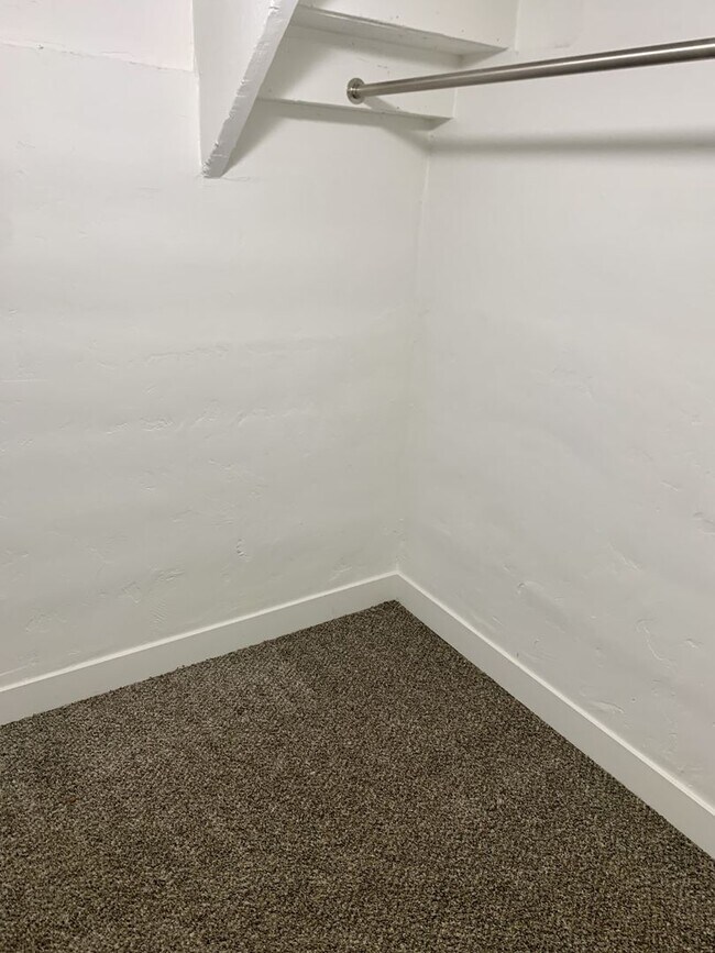 Building Photo - RES_6158LLC_DENSLEY_470