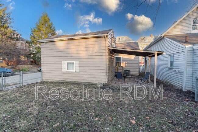 Building Photo - 1128 Sterling St