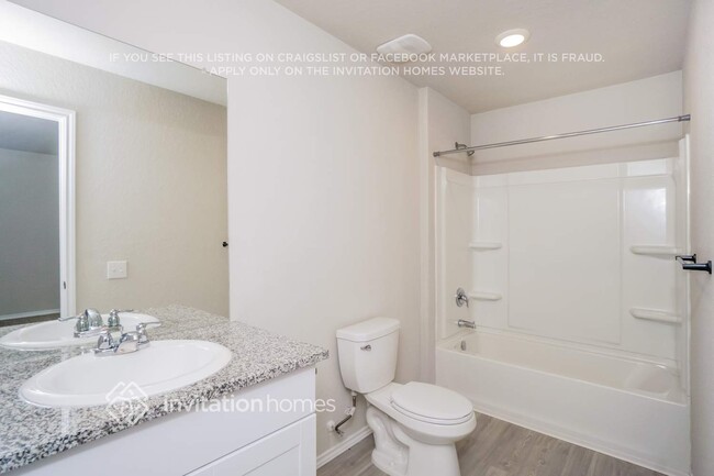 Building Photo - 703 Vermilion