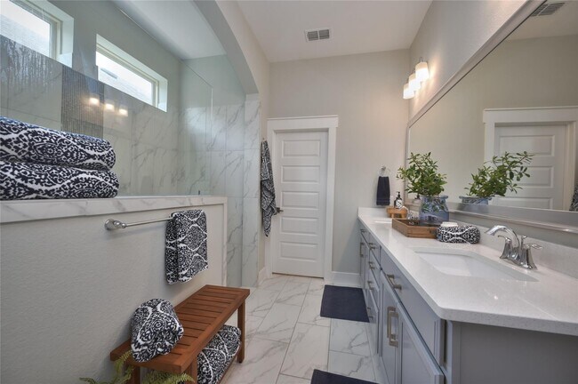 Building Photo - 17026 Canosa Dr