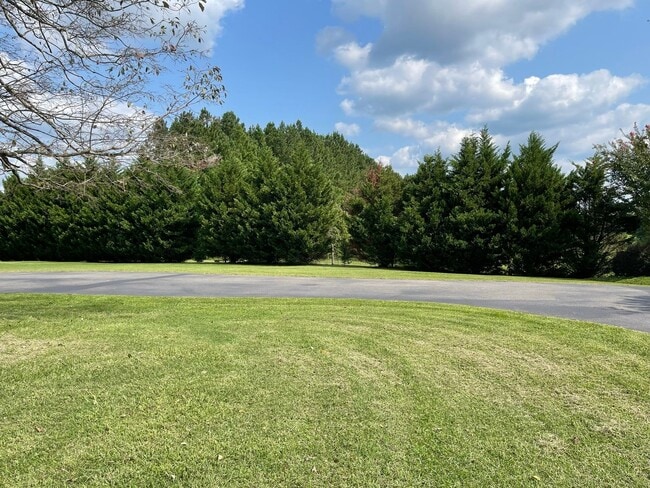 Building Photo - Recently Renovated Rancher Waiting for You!