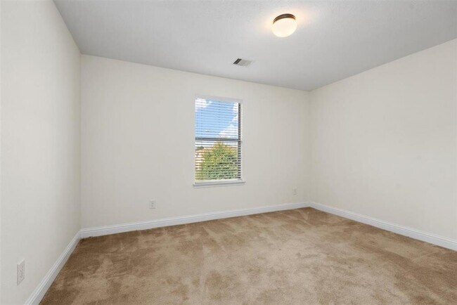 Building Photo - 914 Bandon Ln