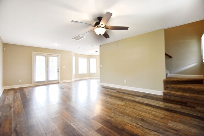 Building Photo - Pet Friendly Four Bedroom!