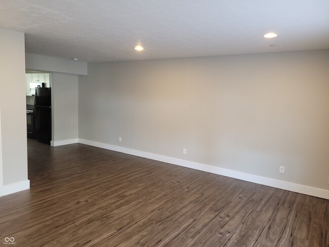 Building Photo - 144 E Center Dr