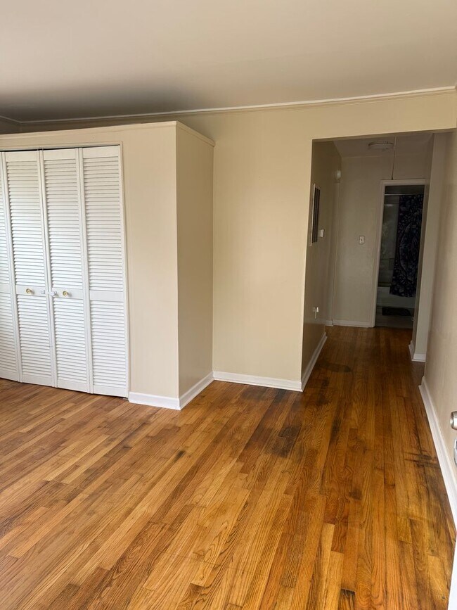 Building Photo - Awesome Property for an Awesome Price