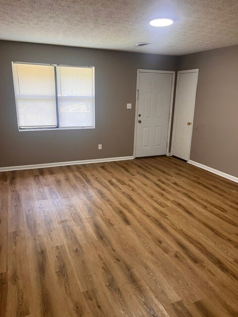 Building Photo - 1053 Vineyard Rd