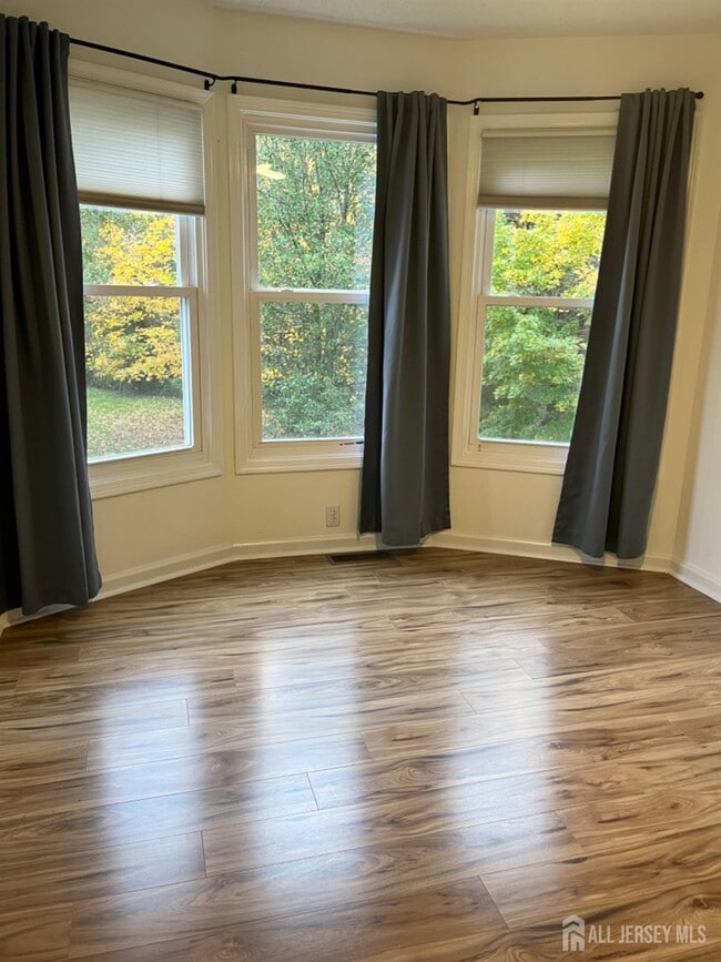 Building Photo - 111 Lloyd Ct