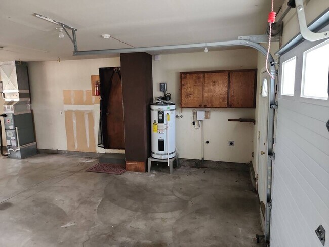 Building Photo - Clinton Dr