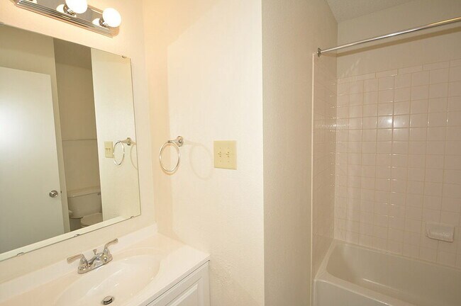 Building Photo - 8561 Bluff Point Dr
