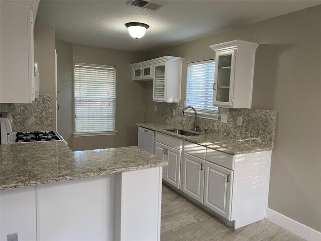 Building Photo - 5909 Avery Island Ave