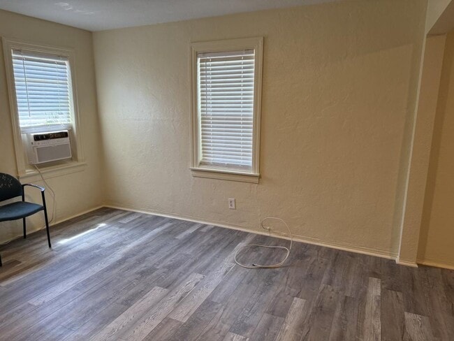 Building Photo - 2843 2nd Ave S