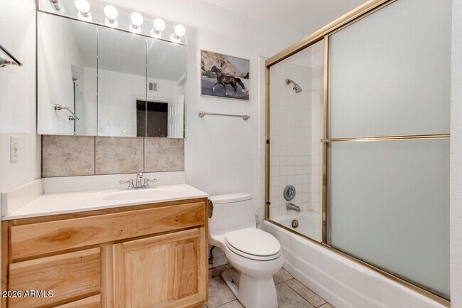 Building Photo - 211 E Geneva Dr