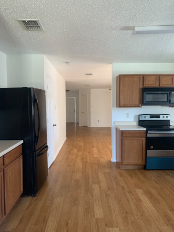 Building Photo - 6212 Thoroughbred Trail