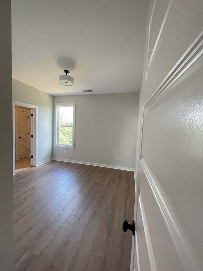 Building Photo - Discover the Charm of Hwy 150 living in Everlee