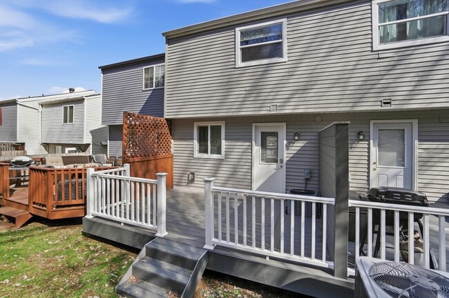 Building Photo - 315 Western Ave