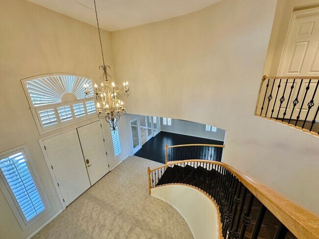 Building Photo - GORGEOUS 2 STORY HOME WITH A GRAND ENTRY &...