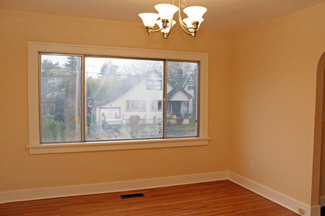 Building Photo - 3423 NE 54th Ave