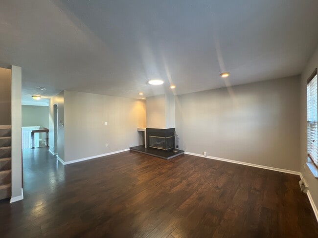 Building Photo - 2748 Hunters Point Dr