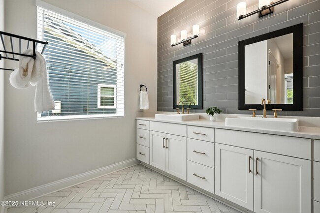 Building Photo - 480 Loosestrife Wy