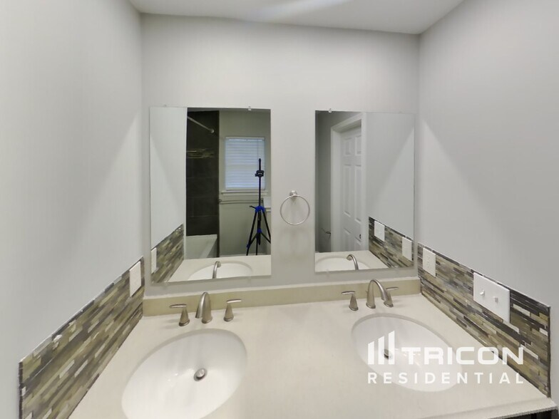 Building Photo - 416 Middleton Ln