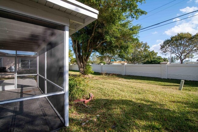 Building Photo - 8524 NW 57th Ct