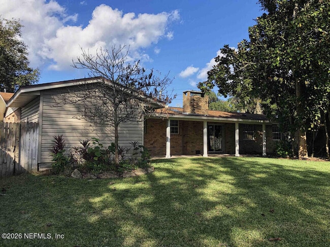 Building Photo - 2 Fairway Rd