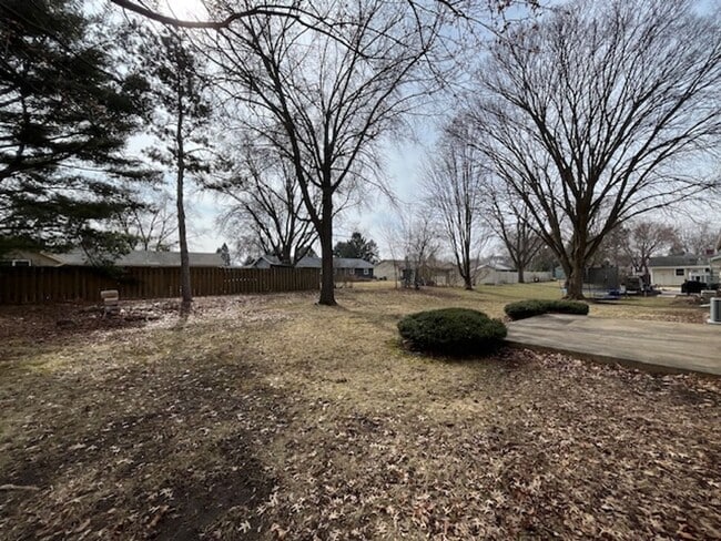 Building Photo - 3824 Skyview Dr