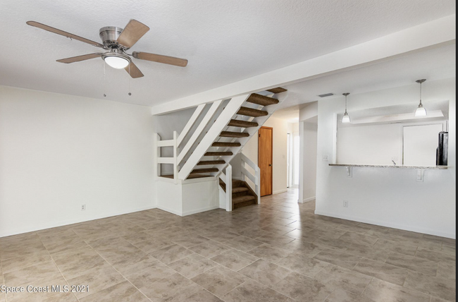 Building Photo - Beachside Townhome with 1 car garage!