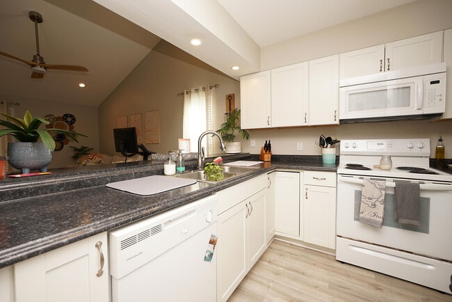 Building Photo - 1503 Green Acres Blvd