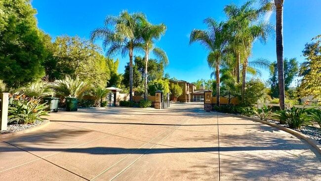 Building Photo - Immaculate and Beautiful Attached JADU Construction Guest Home on Lovely, Gated Private Property!