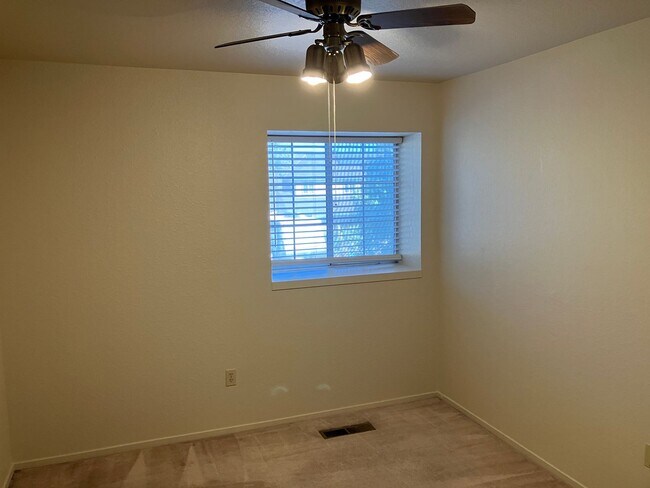 Building Photo - 1725 Branchwood Cir