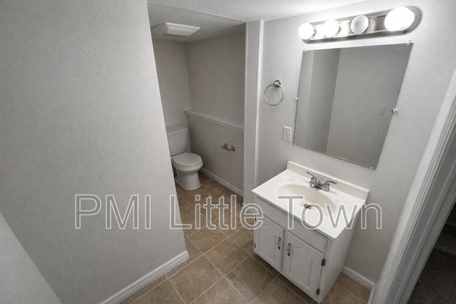 Building Photo - 1670 N Halifax Wy