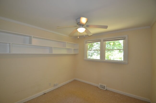 Building Photo - Three Bedroom Home Near UNC