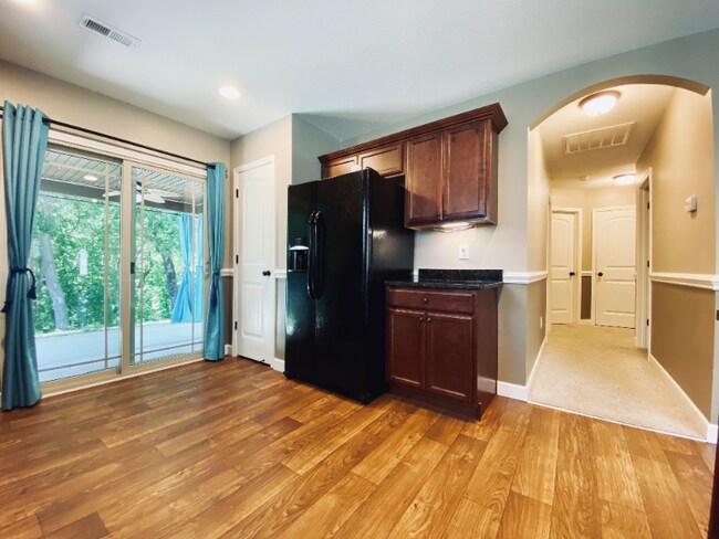 Building Photo - 938 S Mossy Rock Rd