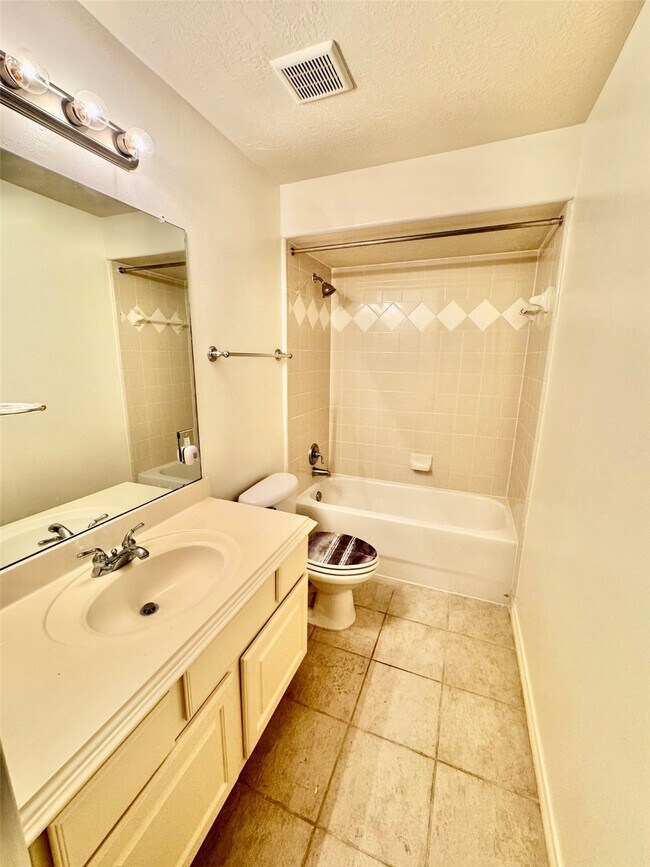Building Photo - 7608 Janak Dr
