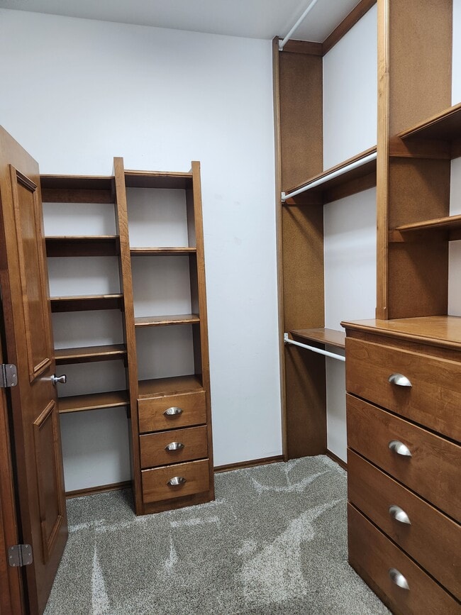 Building Photo - 3808 Kensington Dr