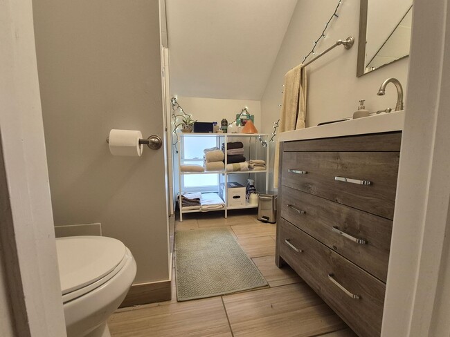 Building Photo - Recently remodeled 4 bedroom house in St P...