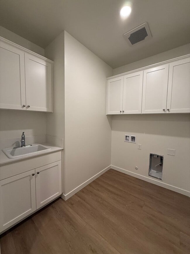 Building Photo - 510 Cobain Ct