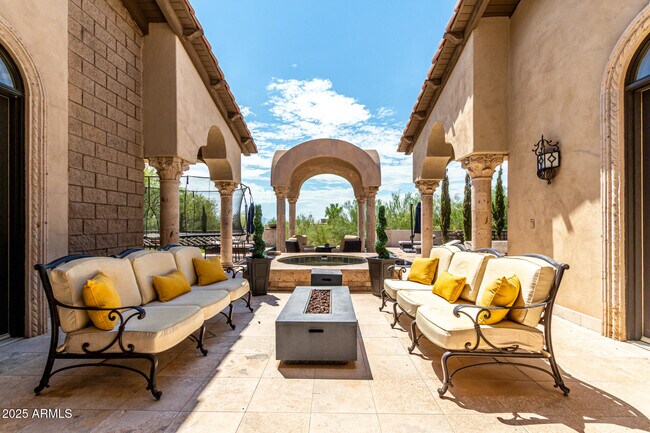 Building Photo - 6050 N Paradise View Dr