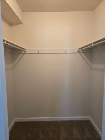 Building Photo - 800 Thomas Ct