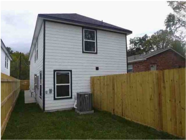 Building Photo - 6011 Wedgefield St