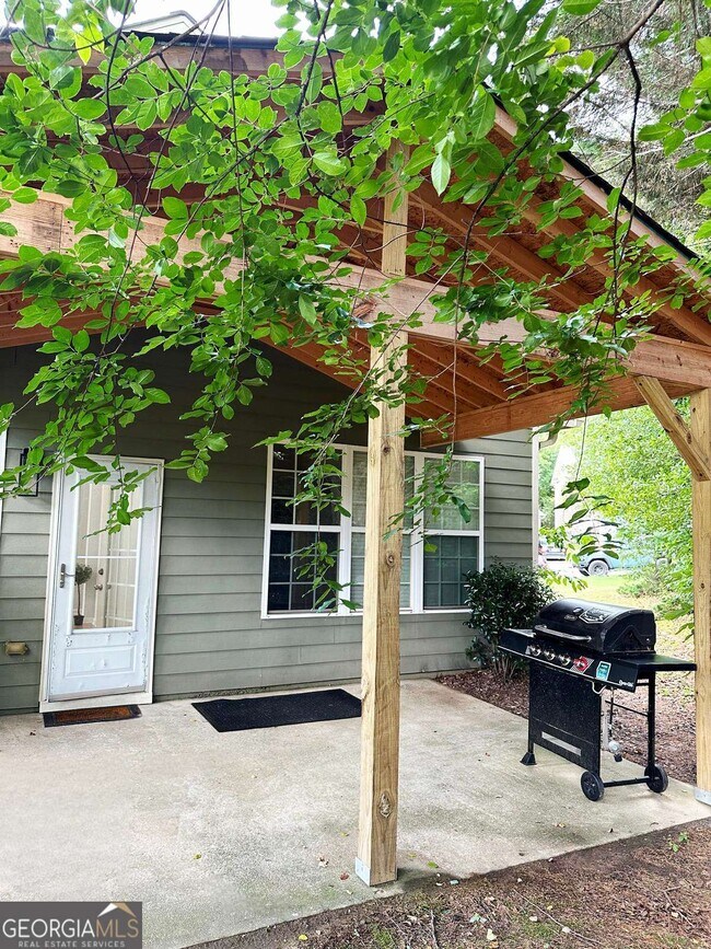 Building Photo - 6834 White Walnut Way